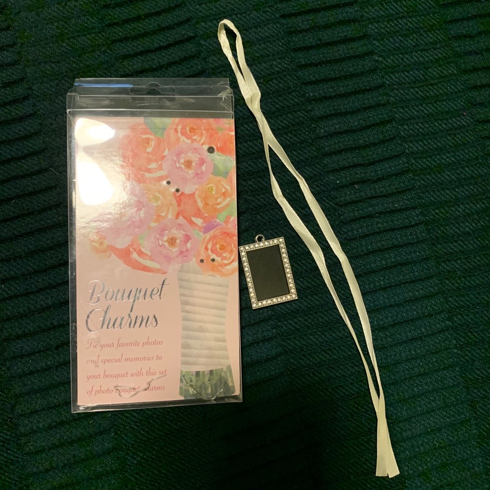 Bouquet charm